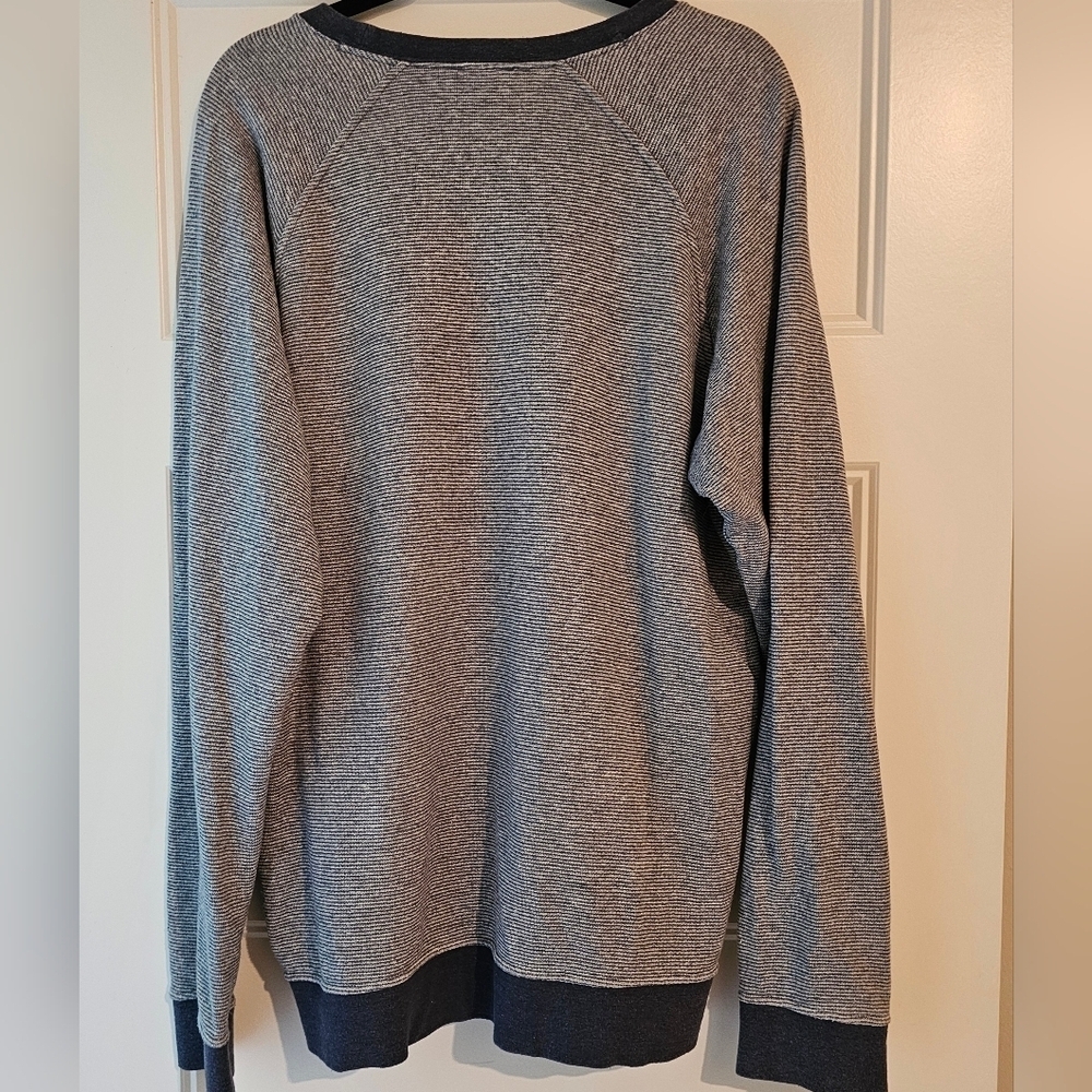 Patagonia Men's Long Sleeve Bue and White Striped Crewneck Sweatshirt sz lg - Picture 5 of 5